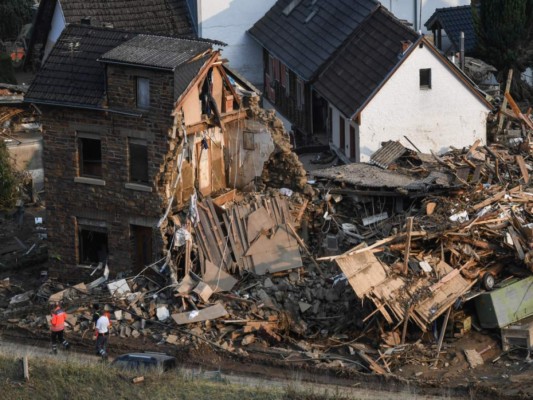 Una casa demolida se muestra en Altenburg, Renania-Palatinado, en el oeste de Alemania, el 19 de julio de 2021, después de que devastadoras inundaciones azotaran la región. Foto: Agencia AFP.