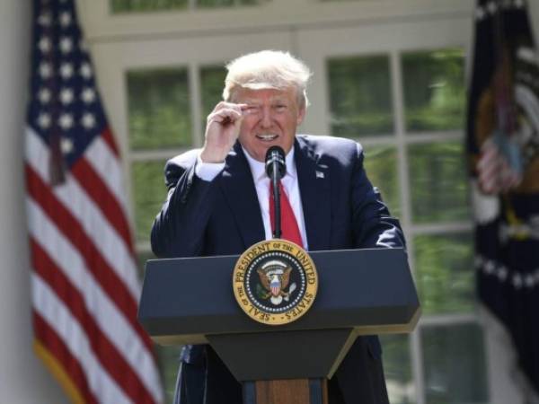 Trump firmó su primera orden ejecutiva sobre inmigración una semana después de asumir la presidencia en enero. Foto: AFP