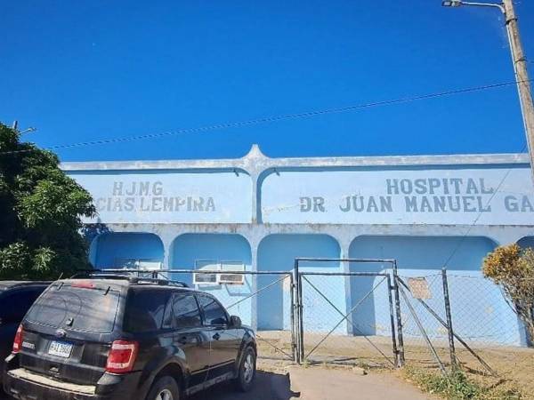 La víctima permanece en el hospital Juan Manuel Gálvez, en donde se encuentra en estado grave.