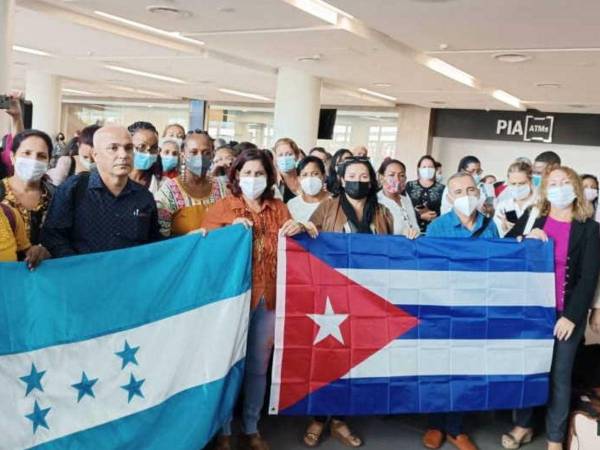 Más de 120 docentes cubanos llegaron a Honduras para ejecutar el programa de alfabetización “Yo sí puedo”, mismos que serán distribuidos en los 298 municipios del país durante tres años (hasta 2025).