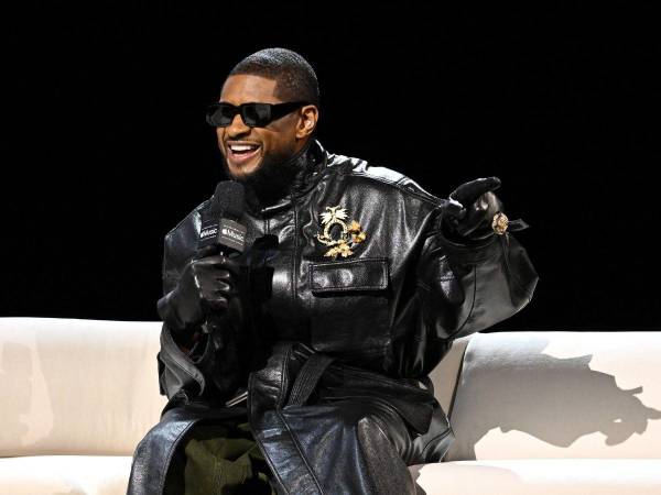 Usher reveló que tendrá invitados en el escenario para acompañarlo en su ansiada presentación.