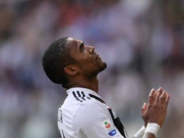 Douglas Costa fue suspendido por cuatro partidos de la Serie A. Foto: AFP