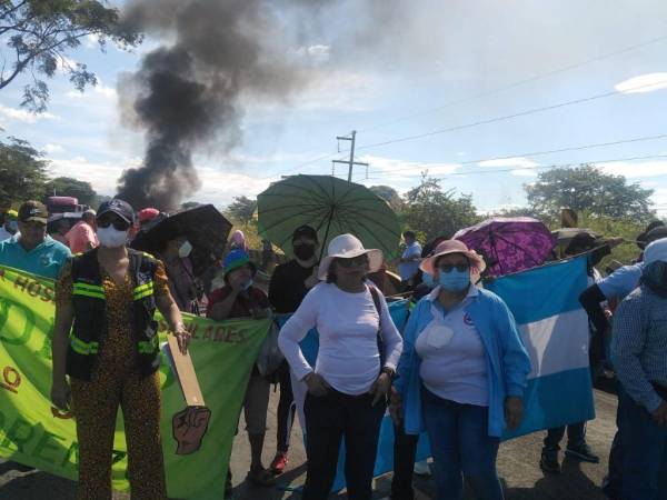 El personal de salud pide a las autoridades que les den una respuesta a sus peticiones y así poder seguir laborando en el Hospital de San Lorenzo.