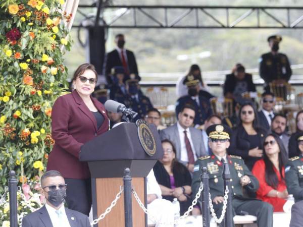 Con entrega de condecoraciones, distinciones militares y ascensos de oficiales de las Fuerzas Armadas se llevaron a cabo los actos del 197 aniversario de la institución castrense. A continuación las imágenes del evento.