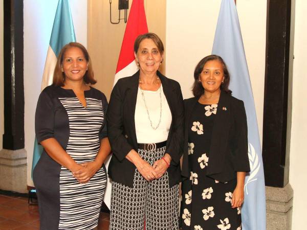 Fátima Espinal, Siomara Majon y Jaqueline DeLima.