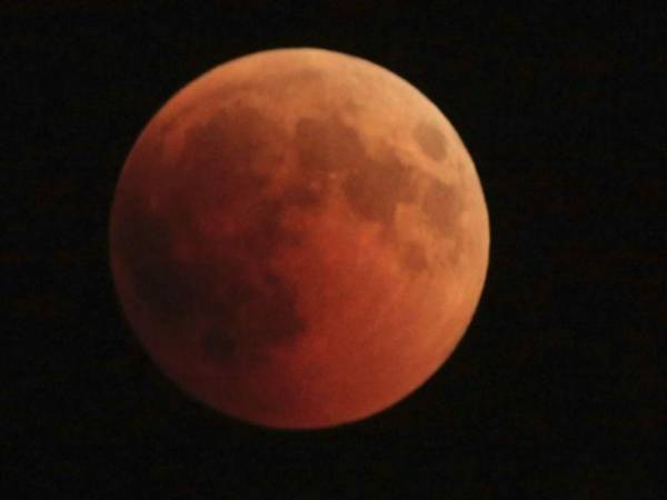 El primer eclipse de luna se podrá observar a partir de la noche del domingo 15 de mayo.