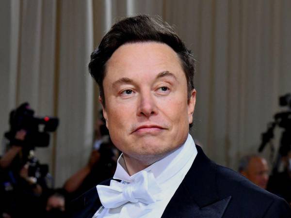 Incluso si Elon Musk no logra comprar Twitter, la plataforma planea despedir a casi la cuarta parte de su personal para finales de 2023.