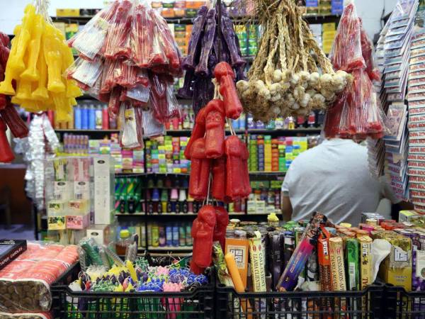 Amplia gama de productos se ofertan en mercados de la capital.