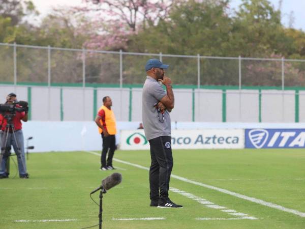 Ninrod Medina consiguió su primer triunfo al frente del Motagua con un sufrido 2-1 ante el Vida.