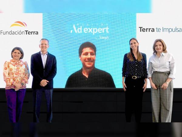 Ejecutivos en el lanzamiento de certificación gratuita para emprendedores: Mariel Rivera - Directora Ejecutiva de Fundación Terra, Arq. Fredy Nasser - Presidente Ejecutivo Fundación Terra, Francisco Anello - Vice Presidente Senior Global de Educación Aleph, Pamela Chavarría - Vice Presidente de Desarrollo Corporativo Aleph y María del Carmen Nasser - Vice Presidente Ejecutivo Fundación Terra.