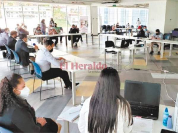 Los obreros, empresarios y autoridades de gobierno se han reunido unas cinco veces para buscar un acuerdo. Foto: El Heraldo