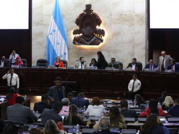 Con 122 parlamentarios dio inició la sesión ordinaria convocada por la Junta Directiva del Congreso Nacional que al final inició dos horas tarde.