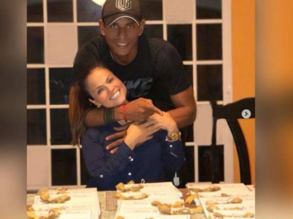 El delantero del Marathón, Carlo Costly, contraerá matrimonio el sábado 29 de junio con Tita Torres en San Pedro Sula. Foto: Instagram.