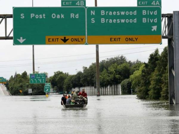 El impacto de Harvey, que ha dejado inundaciones catastróficas en el este de Texas y Houston, la más grande ciudad del estado, no tiene precedentes, según estimó el servicio meteorológico federal estadounidense. Foto: AP.