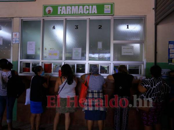 Pacientes que acuden a los hospitales están sufriendo la escasez.