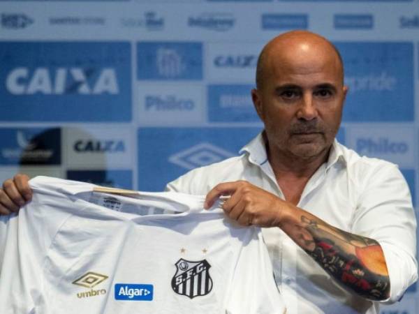 Sampaoli firmó un contrato con Santos hasta 2020. Foto/AFP