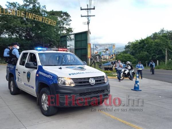 Decenas de agentes de la Policía Nacional se encargaron de custodiar el traslado del “Señor de los cielos”.