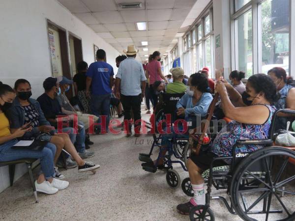 El Hospital Escuela realiza cerca de 2,000 cirugías modulares mensuales y no se dan abasto, ya que los traumas severos le quitan la posibilidad a los que no son de emergencia; la gente espera por varias horas.