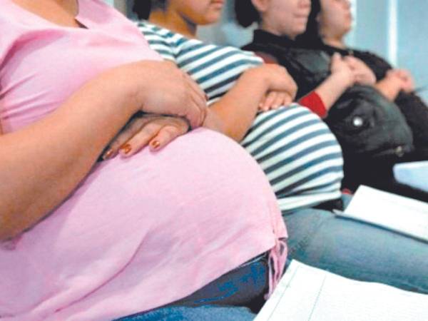 Las mujeres con enfermedades de base están más propensas a presentar dificultades para dar a luz a sus niños.