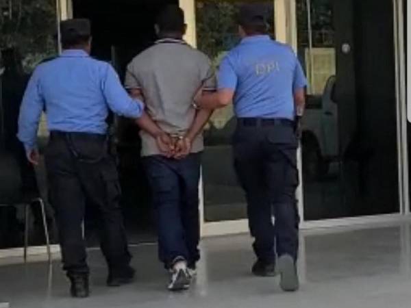 Al agresor se le decomisó un arma tipo revolver con ocho proyectiles.