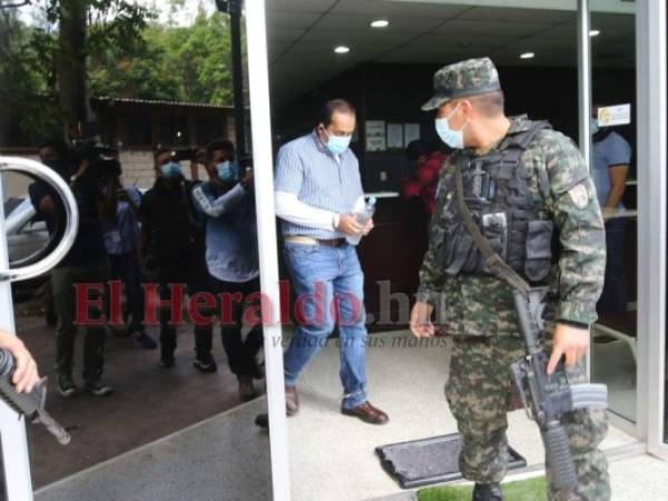 Según fiscales, Bertetty compró diez ambulancias por 13.7 millones de lempiras, pero su precio fue valorado. Foto: El Heraldo