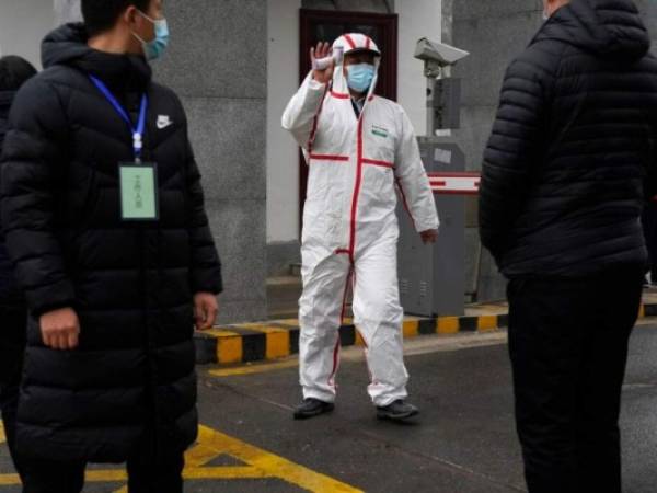 Fue en Wuhan que se reportaron los primeros casos de covid-19 en diciembre de 2019. Según Ben Embarek, no se encontraron pruebas de que hubiera enfermos en la ciudad antes de esa fecha. Foto: AP