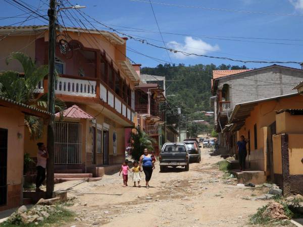 El Pedernal es una de las comunidades de El Porvenir, Francisco Morazán, que más se ha desarrollado gracias a las remesas de los migrantes. Casas y negocios le dan otro rostro.