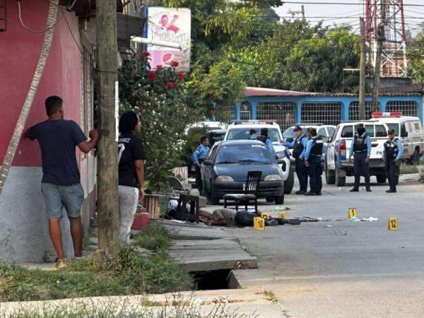 En el lugar de la masacre murieron cinco personas, un día después murió la sexta víctima en el hospital Mario Catarino Rivas.