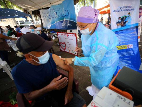 La vacuna ha ayudado fundamentalmente para que las personas no lleguen a estar hospitalizadas.