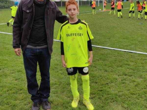 Hendrik Ronaldo juega en la categoría sub-15 del FC Solothurn de Suiza.