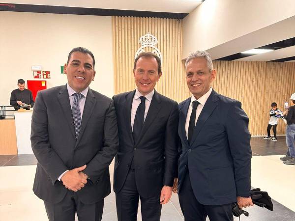 Reinaldo Rueda estuvo presente en el Real Madrid-Almería en el estadio Bernabéu