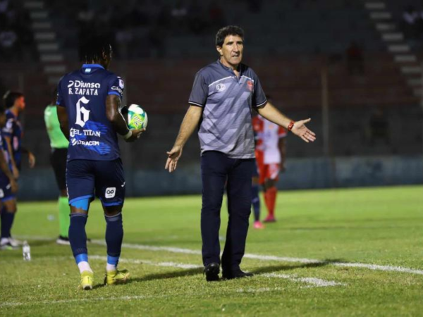 El entrenador del Vida aseveró que hubo falta en contra de Matías Quinteros en el gol de Zapatilla Mejía.