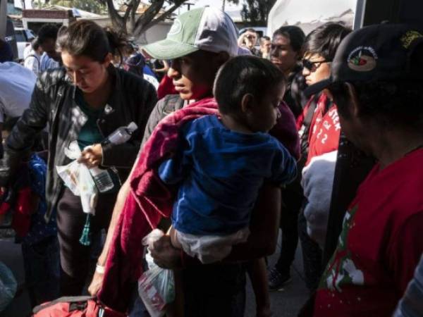 Los menores son separados de sus padres al cruzar la frontera de Estados Unidos. Foto: Agencia AFP