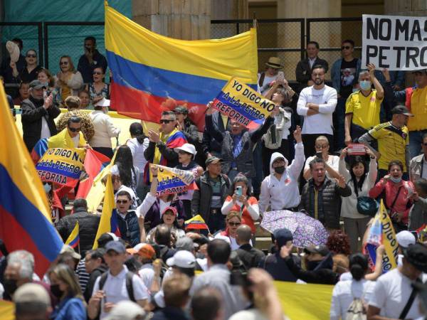 Con clamores variopintos, las protestas recorrieron las calles de Cali, Bucaramanga, y Medellín.