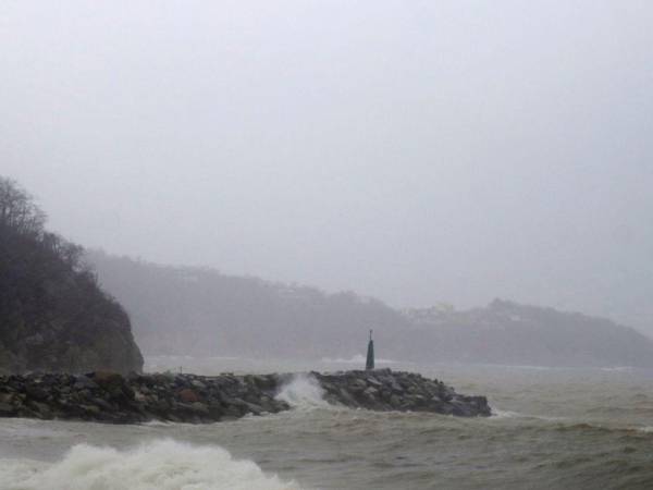 Agatha tocó tierra más temprano al oeste de Puerto Ángel, una comunidad de playa de unos 2,500 habitantes en el estado de Oaxaca.