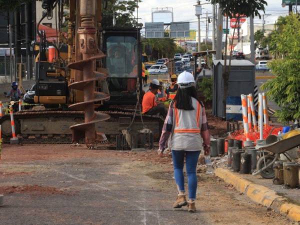 Ya comenzaron a realizar perforaciones en la zona, por lo que maquinaria pesada trabaja en la zona, lo que genera tráfico.