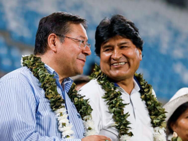 El presidente y el expresidente de Bolivia, Luis Arce (I) y Evo Morales (D), durante un acto el 5 de julio de 2023 en Chimore.