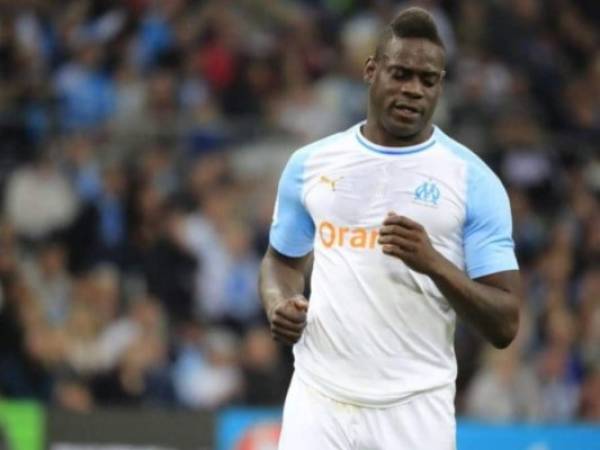 Balotelli, subcampeón de la Eurocopa de 2012 con Italia, fichó por el Manchester City (2010-2013), con el que conquistó la Premier League. (Cortesía tycsports.com)