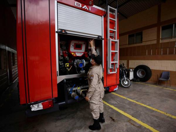 Los voluntarios son capacitados para atender incendios de toda índole, tanto estructurales como forestales, rescatar personas y animales en todo tipo de circunstancias.