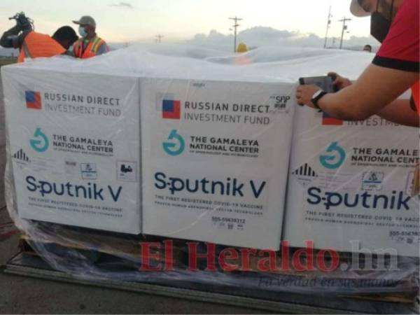 En agosto llegó a Honduras el último lote con 20 mil dosis de Sputnik. El país solo ha recibido el 2% de las dosis acordadas con Rusia. Foto: El Heraldo