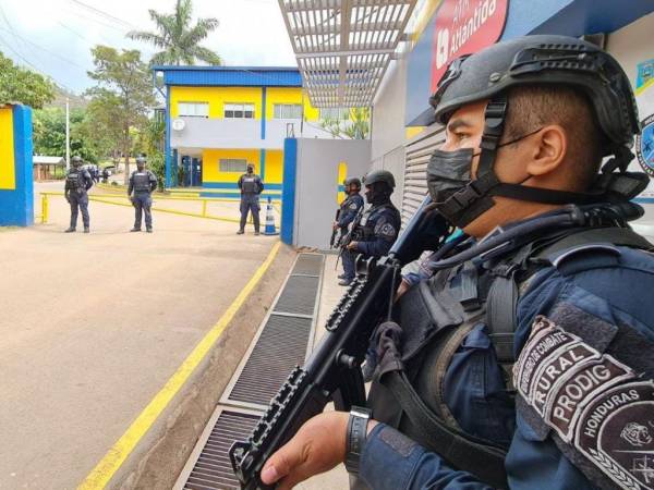 El expresidente Hernández se encuentra bajo una fuerte custodia policial en el lugar donde guarda prisión preventiva.