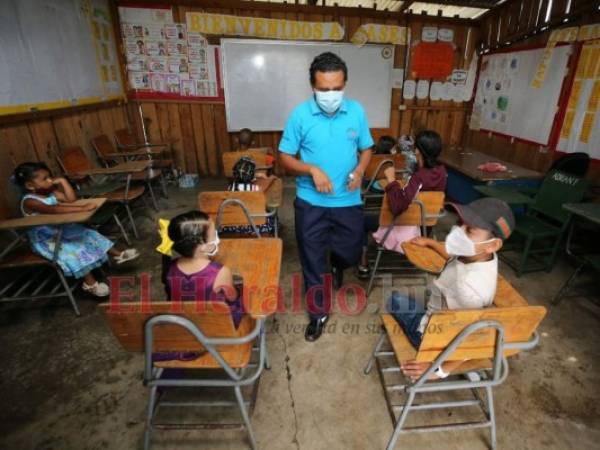 Además de la pobre infraestructura de muchos centros educativos a nivel nacional, el sector enfrenta el reto de sobrevivir a las repercusiones de tres tragedias colectivas que se ensañaron con Honduras este 2020. Foto: Archivo/ EL HERALDO