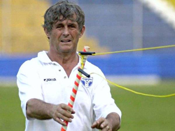 El legendario técnico Bora Milutinović.