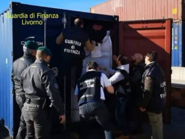 Se trata de la mayor incautación de los últimos diez años en el puerto de Livorno. La cocaína estaba repartida en 582 pastillas dentro de 23 bolsas en un contenedor en un barco con la bandera portuguesa.