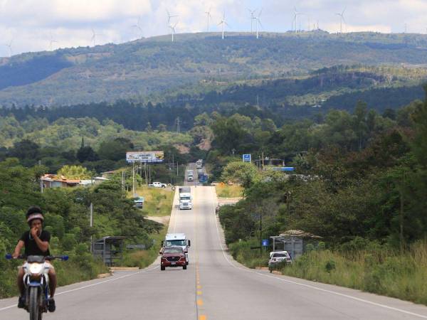 Construcción de carretera a Danlí concluirá en 2025, según anunció el titular del SIT, Octavio Pineda.