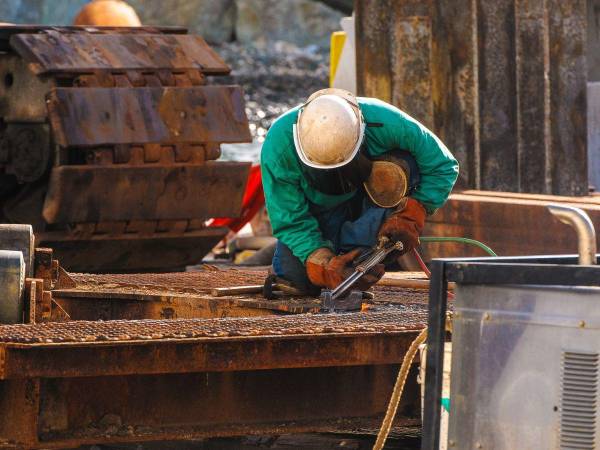 Entre los logros que han tenido los empleados a lo largo de los años se encuentra la reducción de la jornada laboral a 8 horas.