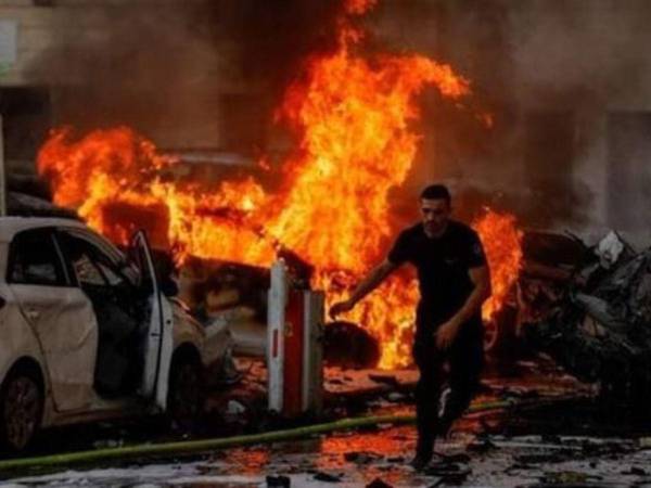 “Vinimos aquí para protegernos de los bombardeos israelíes”, explica un hombre, de 68 años, que teme quedarse sin oxígeno.