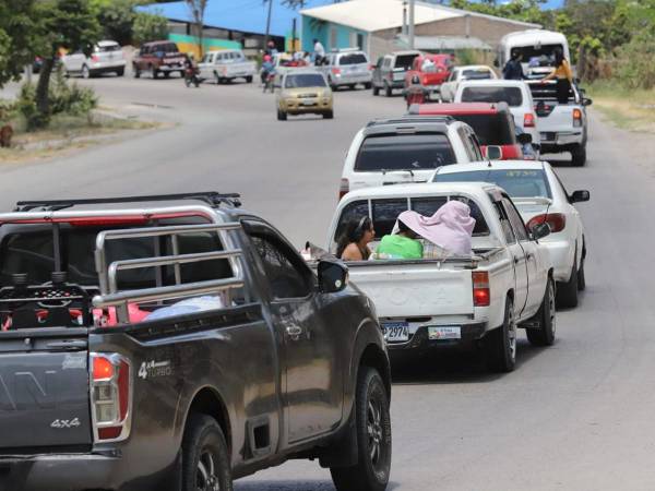 Largas filas de automóviles son parte de la jornada de este Domingo de Resurrección, fecha que marca además el fin del feriado por Semana Santa, por lo que los vacacionistas retornas a la ciudad capital. A continuación cómo lucen desde este mediodía las salidas y accesos a la ciudad capital.