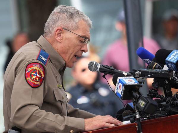 El director del Departamento de Seguridad Pública de Texas, Steven McCraw.