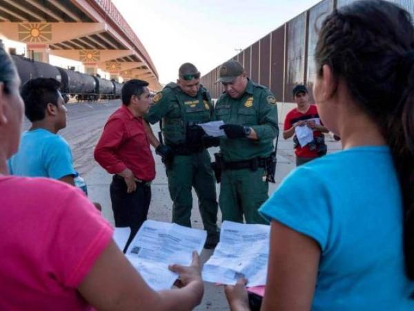 El envío de los migrantes centroamericanos a esa isla se dio a conocer meses después de que Estados Unidos y Guatemala alcanzaron, en julio pasado, un acuerdo para que migrantes extranjeros permanezcan en el país centroamericano. Foto: AFP.